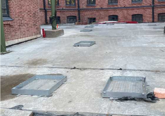 Люки Проспект-Ц Нижполиграф на колодцах в бетонной плите под укладку тротуарной плитки