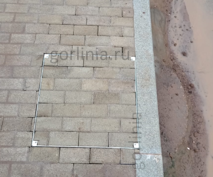 Уличные люки под брусчатку Drago